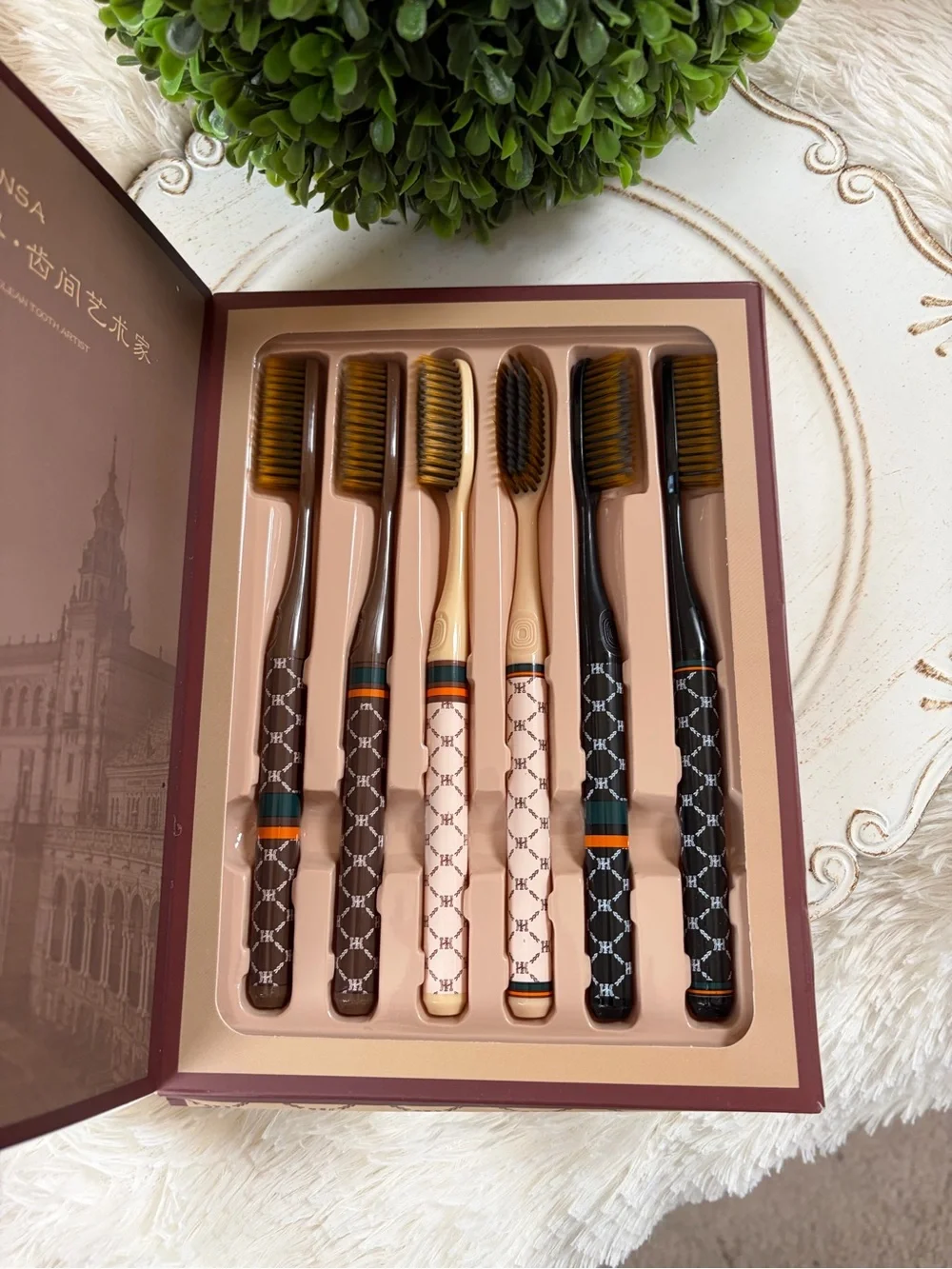 Women’s Luxury Patterned Toothbrush Set - Brown & Beige